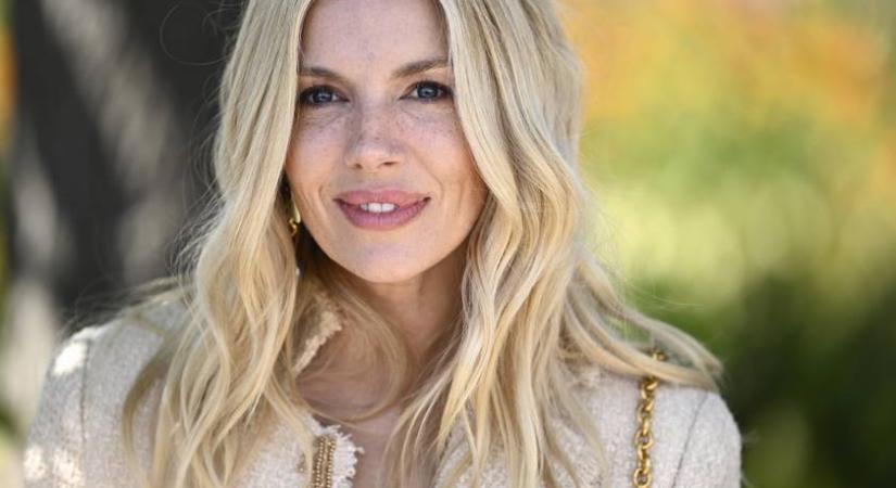 A 44 éves Sienna Miller megmutatta kerekedő babapocakját: közel 9 év után tért vissza az Instagramra