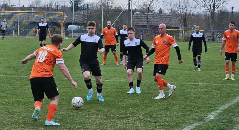 A Levelek a sírból hozta vissza a meccset, a Szakoly csatára álomgólt lőtt, videó is van róla