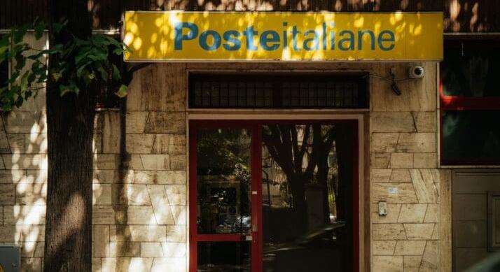 Óriási üzlet készül Olaszországban – A Poste Italiane felvásárolná a Telecom Italiát