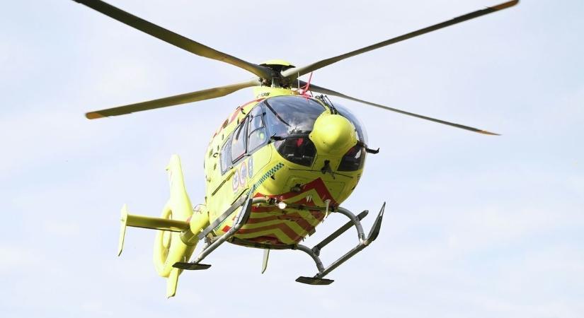 Baleset Hajdú-Biharban; többen megsérültek, mentőhelikoptert is riasztottak – fotókkal