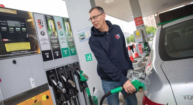 Döbbenet: az egyik benzinkúthálózat már korlátozta is az egyszerre megvásárolható üzemanyag mennyiségét