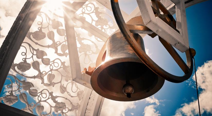 Furcsa egy hagyomány: ezért késik 12 percet a déli harangszó a legendás vidéki halászcsárdában