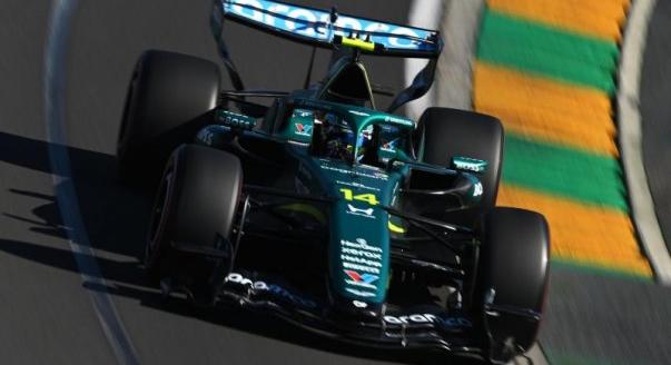 Button elárulta, miért irigyli Alonsóékat