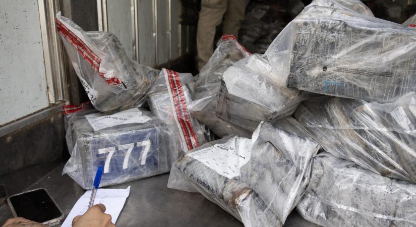 A holland rendőrség lefoglalt több mint háromezer kilogramm kokaint