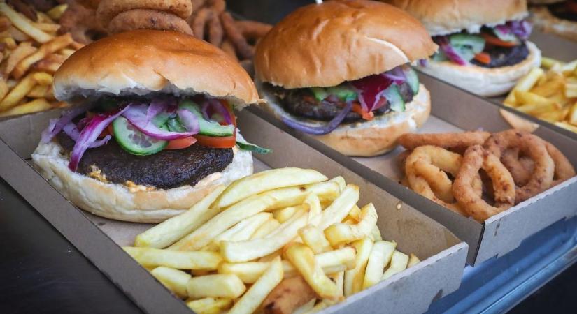 Végre! Borsod vármegyében terjeszkedik az amerikai gyorsétterem! Felkötheti a gatyát a KFC, a Burger King és a többiek