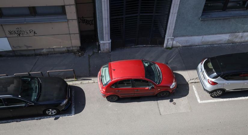 Megjött a válasz! Kiderült végre, lehet-e parkolni ebben a szolnoki utcában