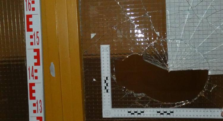 Balhé Debrecenben: részegen tombolt, lefejelt egy férfit a garázda