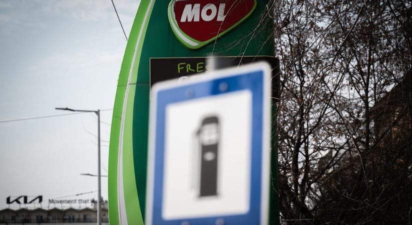 Rohamtempóban emelkedik a nem árstopos üzemanyag ára kedden