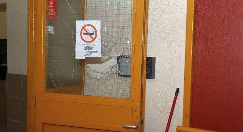 Részeg randalírozó a debreceni lakótelepen