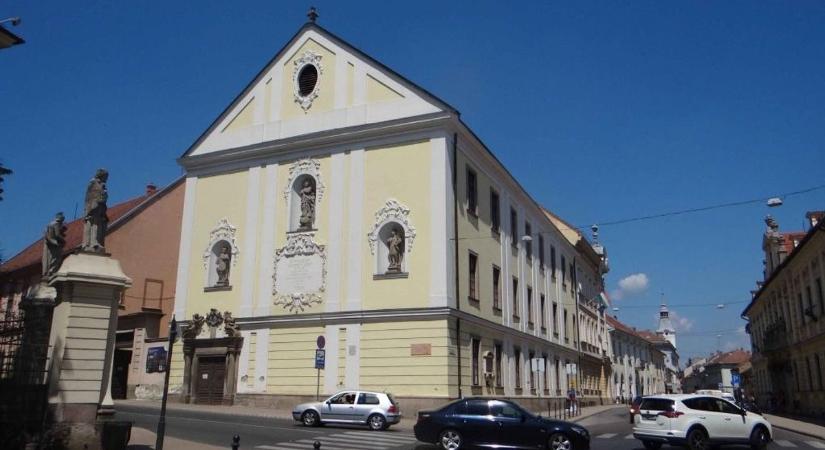 Útlezárás és korlátozás Egerben: Felújítják a Dobó István gimnáziumot