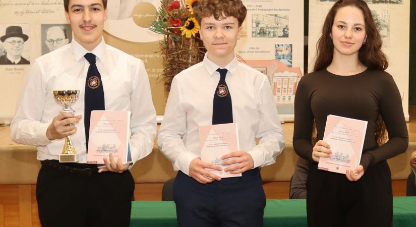 A Zrínyi Ilona Matematikaverseny nyugat-szlovákiai fordulójának eredményhirdetése a Selye János Gimnáziumban
