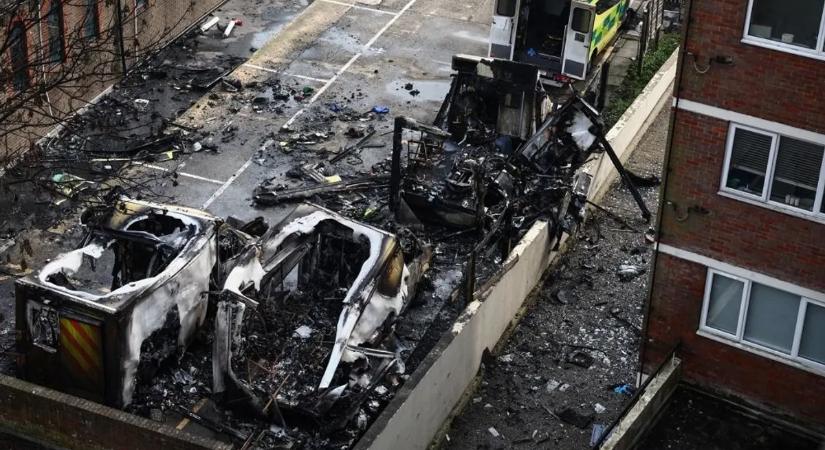 Lángba borult London – videón a brutális antiszemita támadás