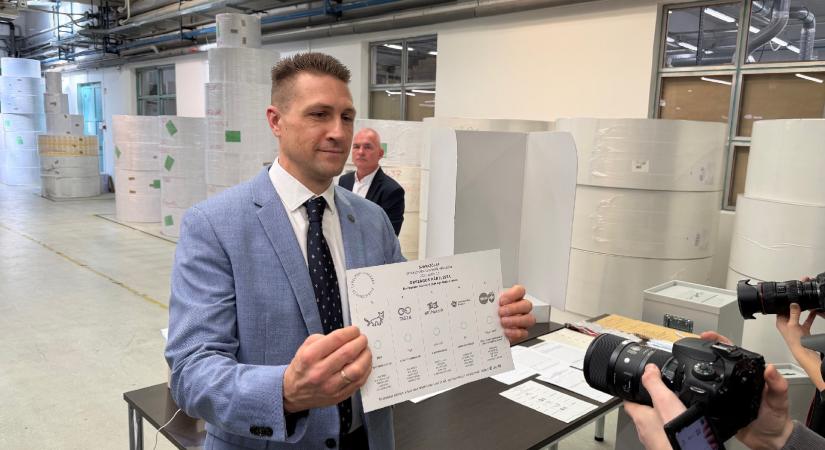 Bent jártunk a nyomdában, ahol készülnek a szavazólapok