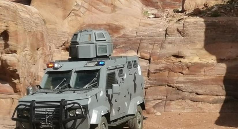 Páncélozott monstrumtól a városi kisautóig - 5 "zsarutaxi" a nagyvilágból