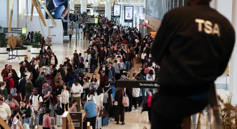 A szövetségi bevándorlási rendészet embereit vezényli Donald Trump az amerikai repülőterekre