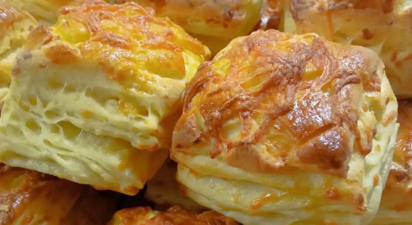 A tökéletes sajtos pogácsa titka: így lesz réteges és igazán omlós