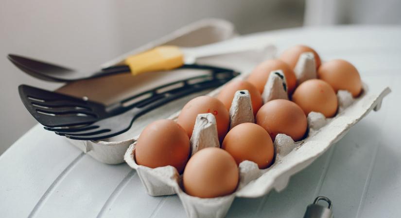 Így trükköznek a tojással a boltban, drágábban vesszük a kisebbet