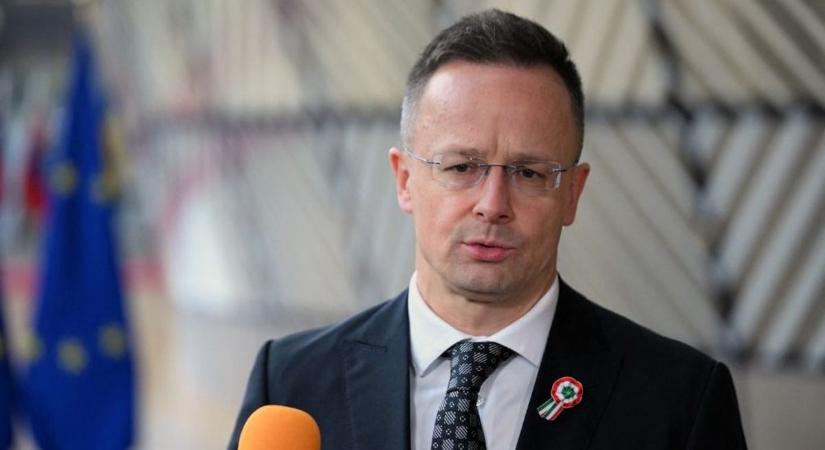 Már a nemzetközi sajtó is arról ír, hogy Panyi Szabolcs újságíró segítette a magyar külügyminiszter lehallgatását