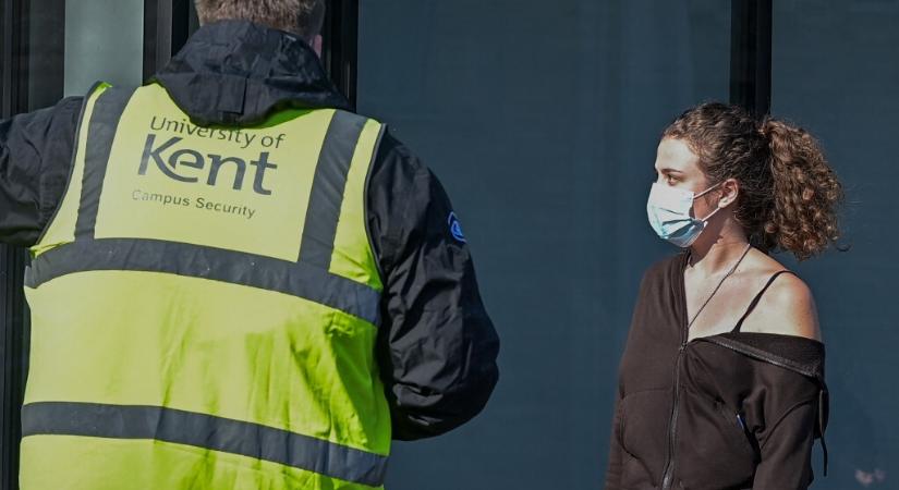 Szokatlan módon terjed Angliában az agyhártyagyulladás. Mi történhetett?