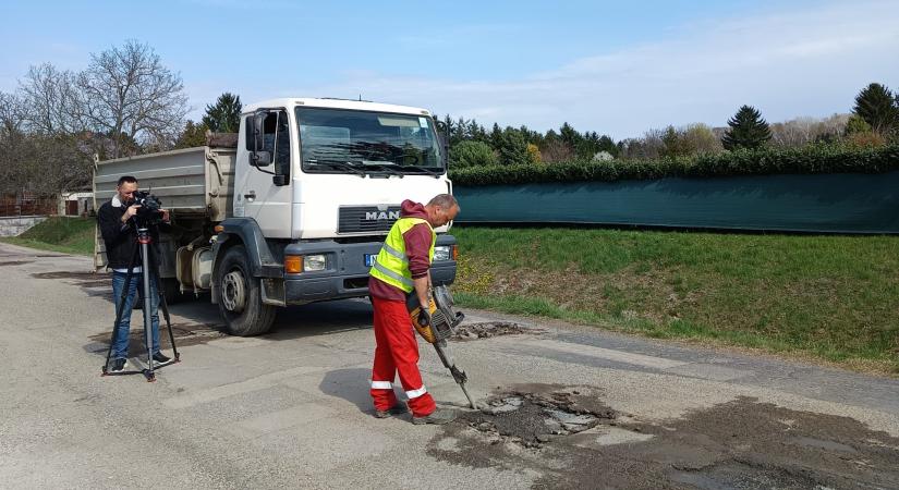 143 utcában kátyúznak Győrben május végéig