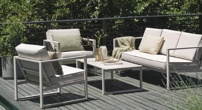 A nappali kiköltözik a kertbe – a szezon trendjeivel a terasz az otthon új kedvenc helyévé válik