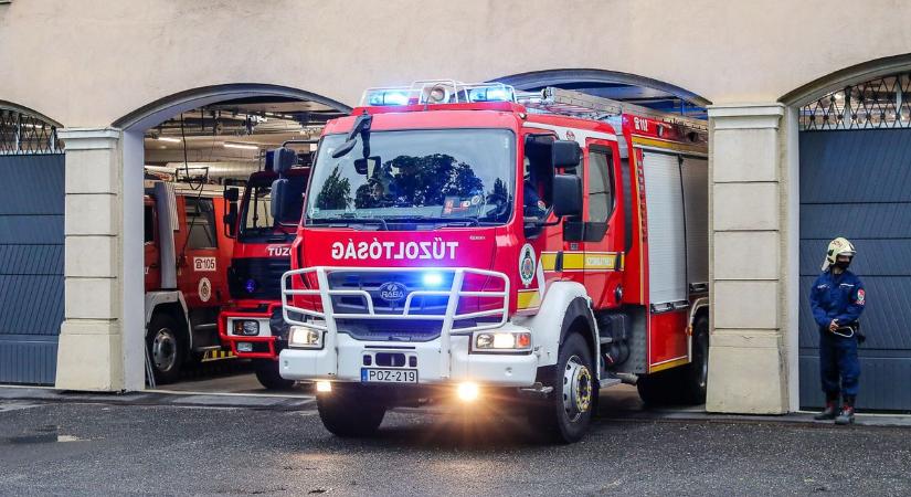 Teherautóval karambolozott egy személyautó Nárainál