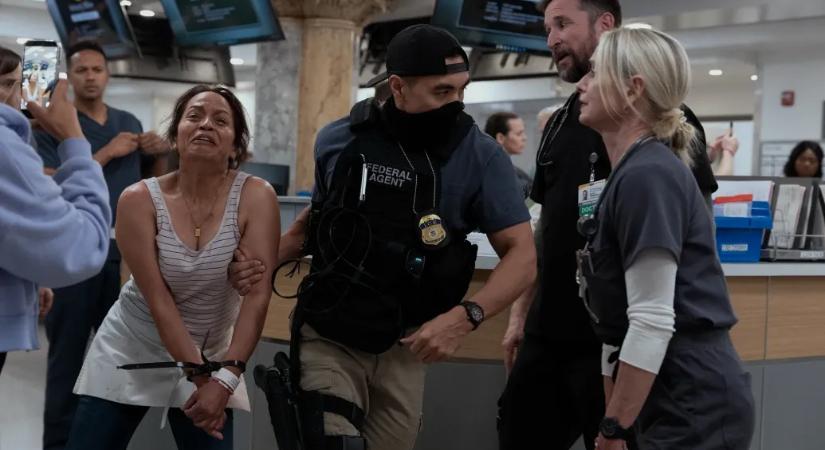 A Pitt sorozatban beleálltak az ICE-ba, az egyik alkotó szerint még így is szelídek voltak az idegenrendészettel