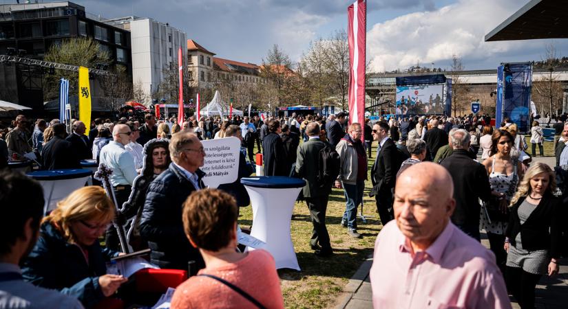 „A miniszterelnökötök egy oroszlán” – vezető holland politikus állt ki Orbán Viktor mellett - Az I. Patrióta Nagygyűlést tartják Budapesten