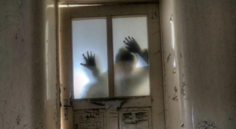 Kísértetházba költöztek, menekülniük kellett: „Nem akarja, hogy itt legyen a család”