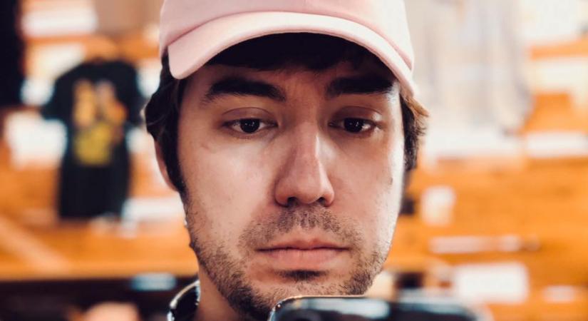 Kiszivárgott: itt a Szijjártó Pétert lehallgató újságírót leleplező teljes felvétel