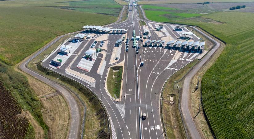 Kamionosok lezárták a horvát határt