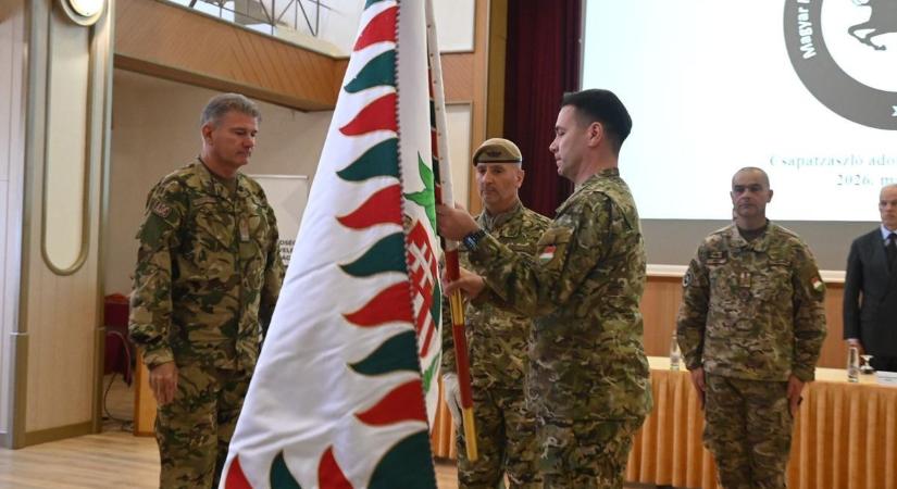 Csapatzászlót kapott az új műveleti parancsnokság Szolnokon – galériával