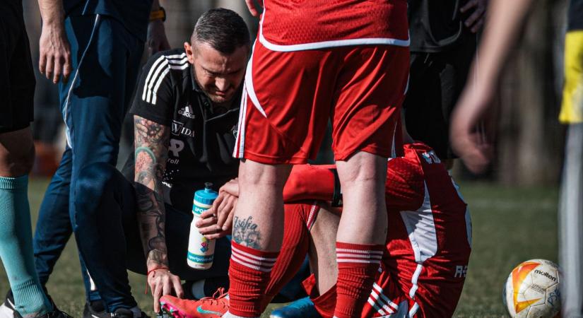Kimondani is fáj, milyen súlyos sérülést szenvedett a megyei focista – a három pont háttérbe szorul