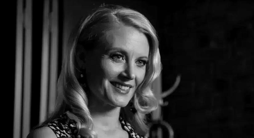 Hollywood gyászol: Tragikus hirtelenséggel meghalt Carrie Anne Fleming, az Odaát és az iZombie színésznője