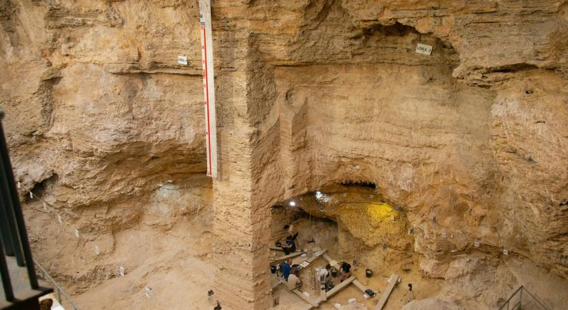 A neandervölgyi sziklamenedékek térszervezése összetett társadalmi működésre utal