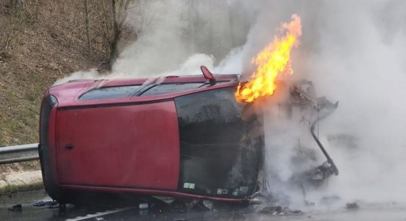 Drámai riasztás: súlyosan megégett egy lakó, mentőhelikopter is érkezett