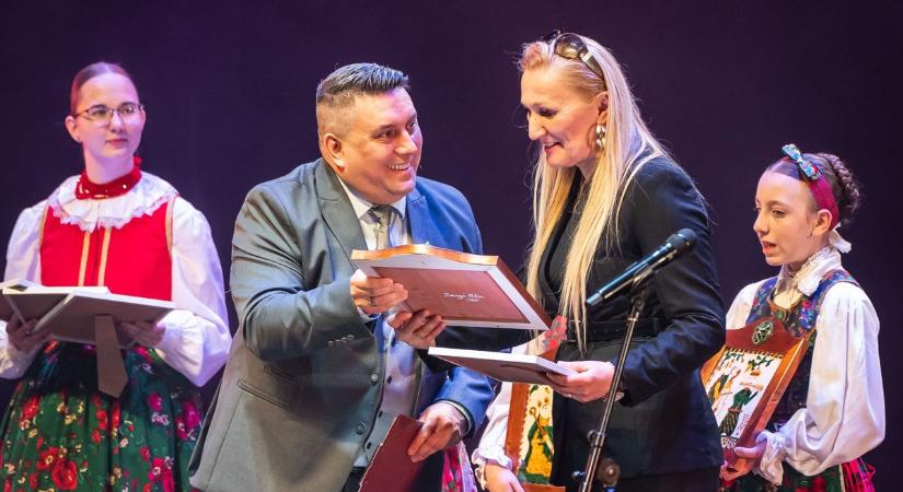 „Ez a szakma Kossuth-díja” – életműdíjat kapott a néptánc szívvel-lélekkel tanító pedagógusa