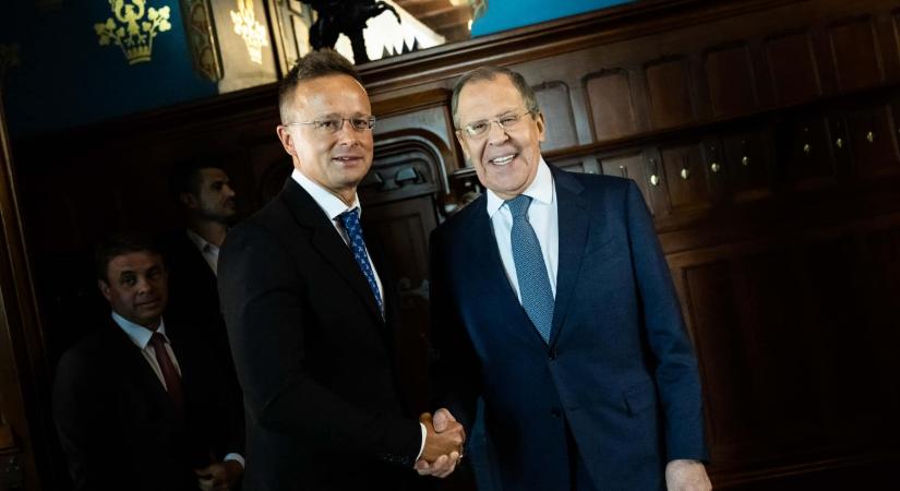 Lehallgatott felvétel nyomán támadja a kormányzat Panyi Szabolcsot, az orosz befolyási kísérletekről cikkező újságírót