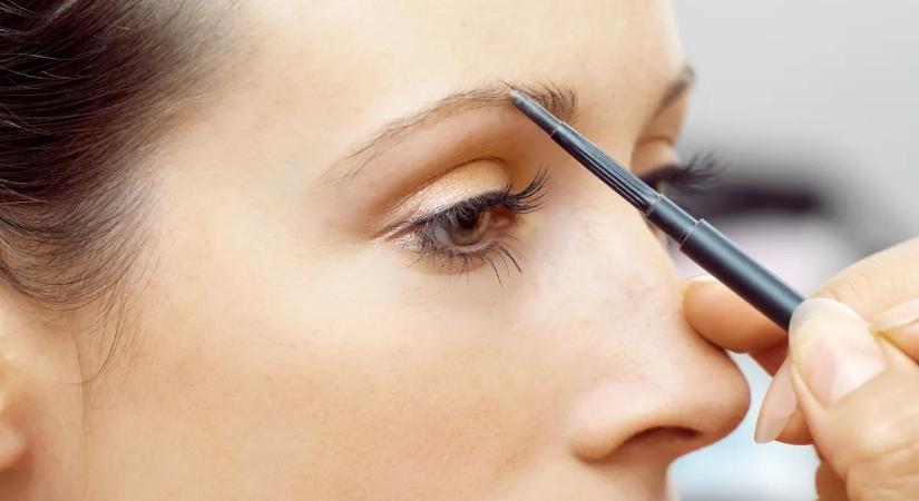 Kikopott, ritkuló szemöldök, megfakult szépség? Ezek a sminktermékek csodát tesznek a megjelenéseddel