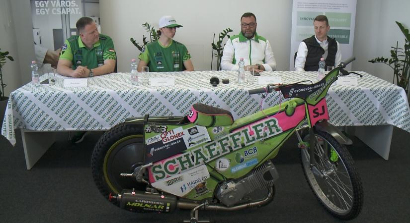 Tizenhét éves debreceni salakmotoros lett a Schaeffler első hazai márkanagykövete – videóval