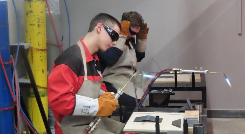 Modern fejlesztés: korszerű hegesztő tanműhelyt kaptak a diákok