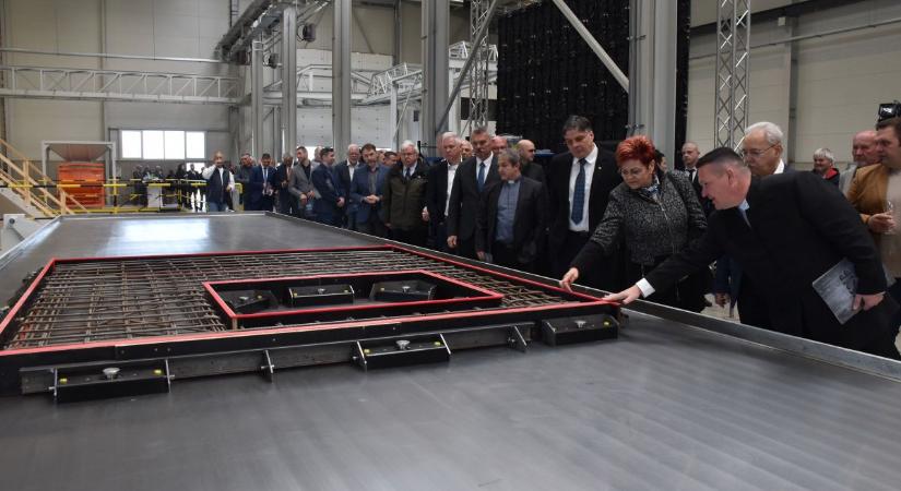 Száz embernek ad munkát az ország legmodernebb betonelem-gyára Karcagon – galériával