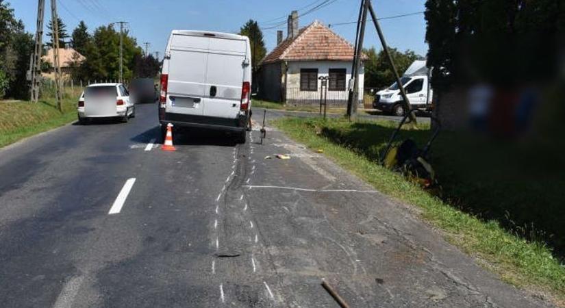 Az árokba ugráltak a közutasok a figyelmetlen teherautós miatt