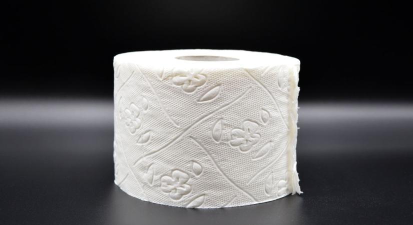 52 ezer forintért vették a wc-kefék darabját Matolcsy György 30 milliós bankelnöki mosdójába – képek