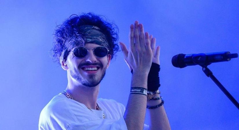 Ákos: „Azahriah és Beton.Hofi összes dala tök egyforma, nem szólnak semmiről"