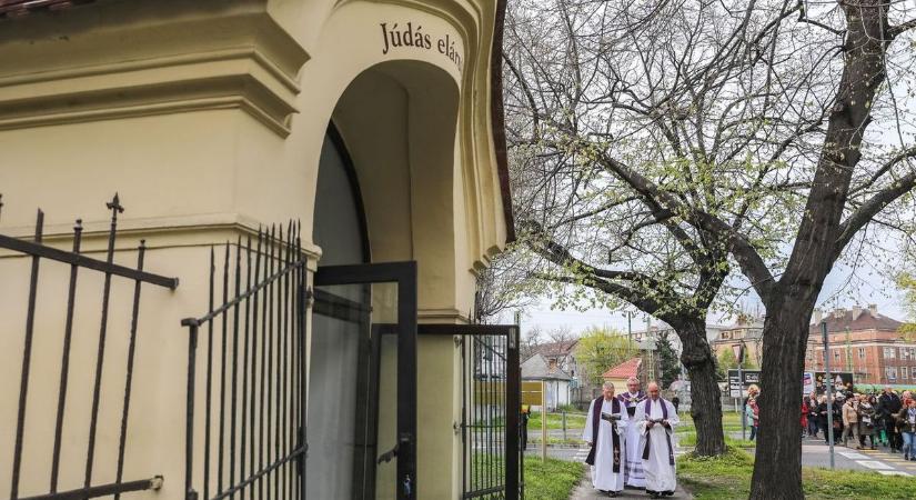 Keresztútjárás Győrben