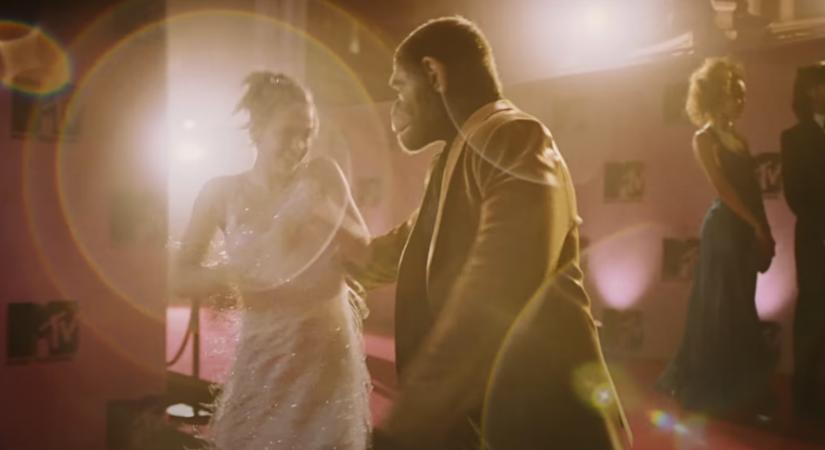 Better Man: Robbie Williams: Nem kell hozzá szeretni az énekest (kritika)