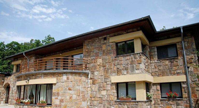 Kiderült, mi zajlott a dobogókői pártüdülő falai között: külön világ volt a Kádár-villában