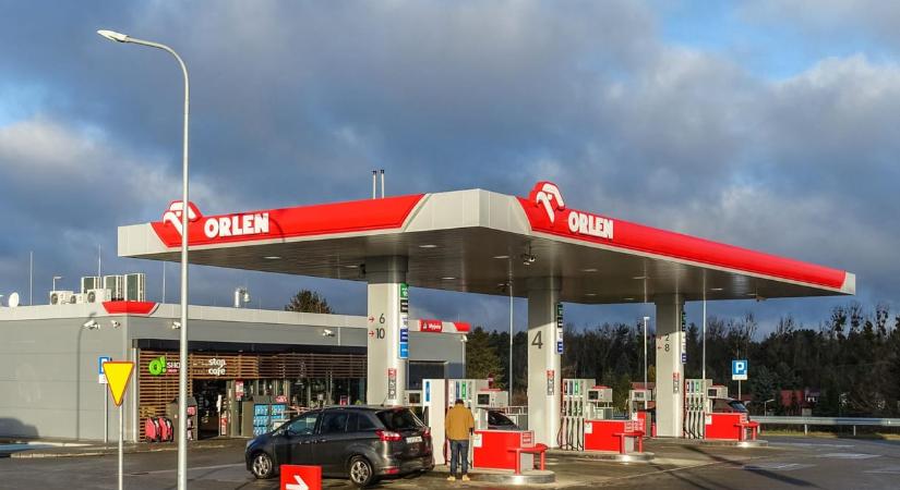 Cáfolja az Orlen, hogy korlátoznák a tankolást a magyarországi kútjaikon