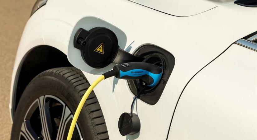 Kötelező rendszámcsere jön az autóknál, közeleg a határidő – ne mulassza el!